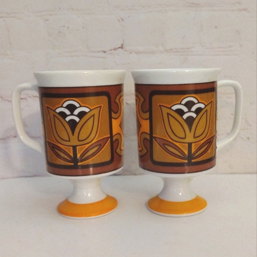 Pair of Vintage Retro 1970s Tulip Footed Coffee Mugs Marked Japan